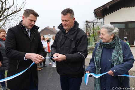 Odprtje dveh asfaltiranih odsekov javnih poti in nove kanalizacije v naselju Žale  (12)